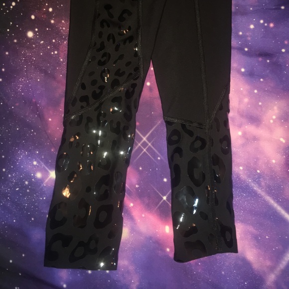 Victoria Sport knockout tight with cheetah decal - Picture 4 of 5